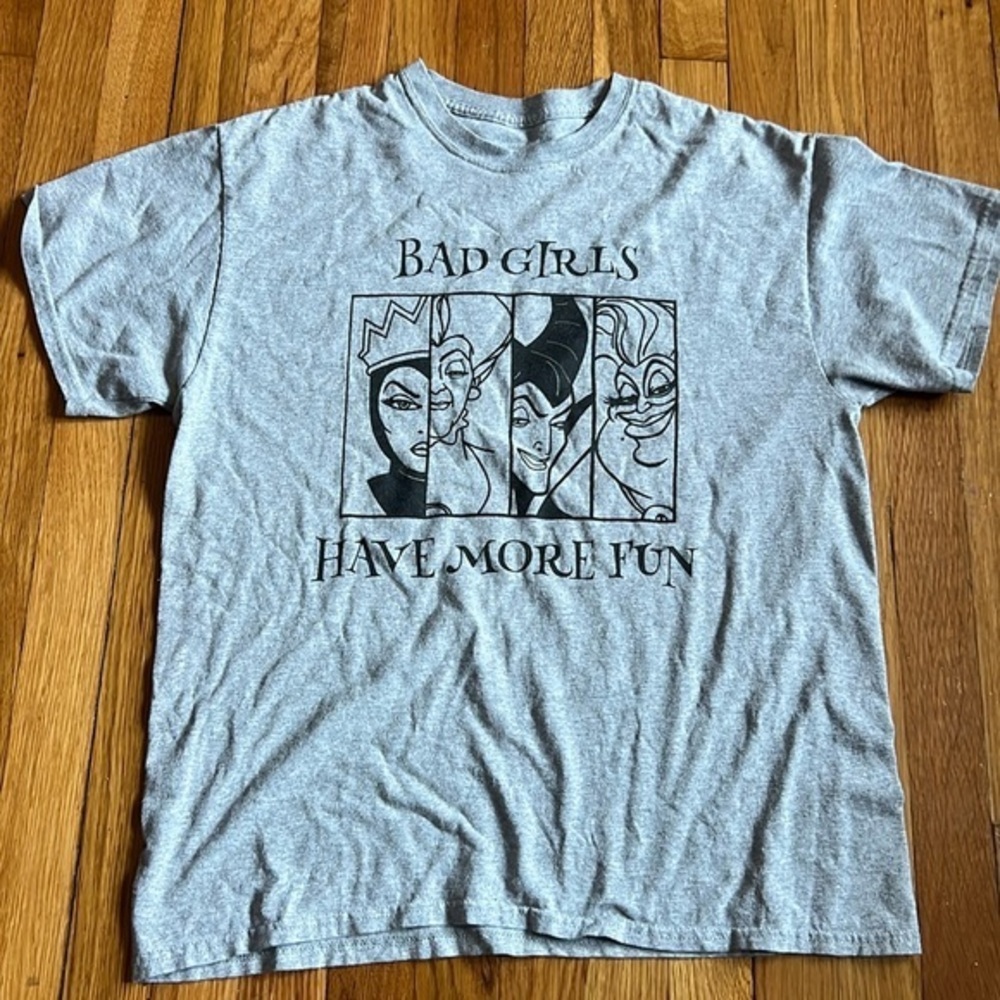 Disney Villains grey shirt medium
